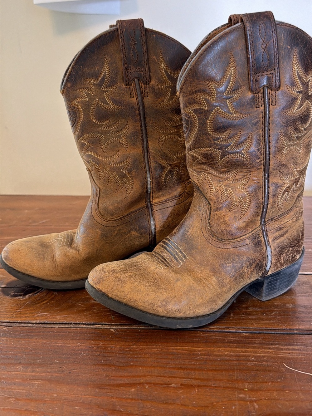 Brown Leather Western Cowboy Boots - Classic Distressed Style